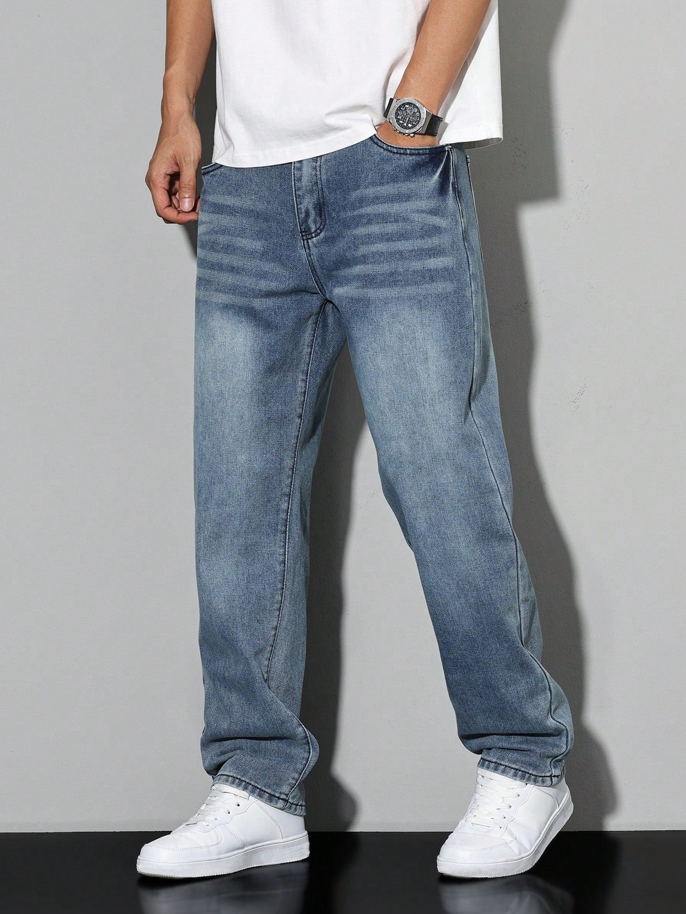 Herrejeans med lige ben og ensfarvet denimudtryk