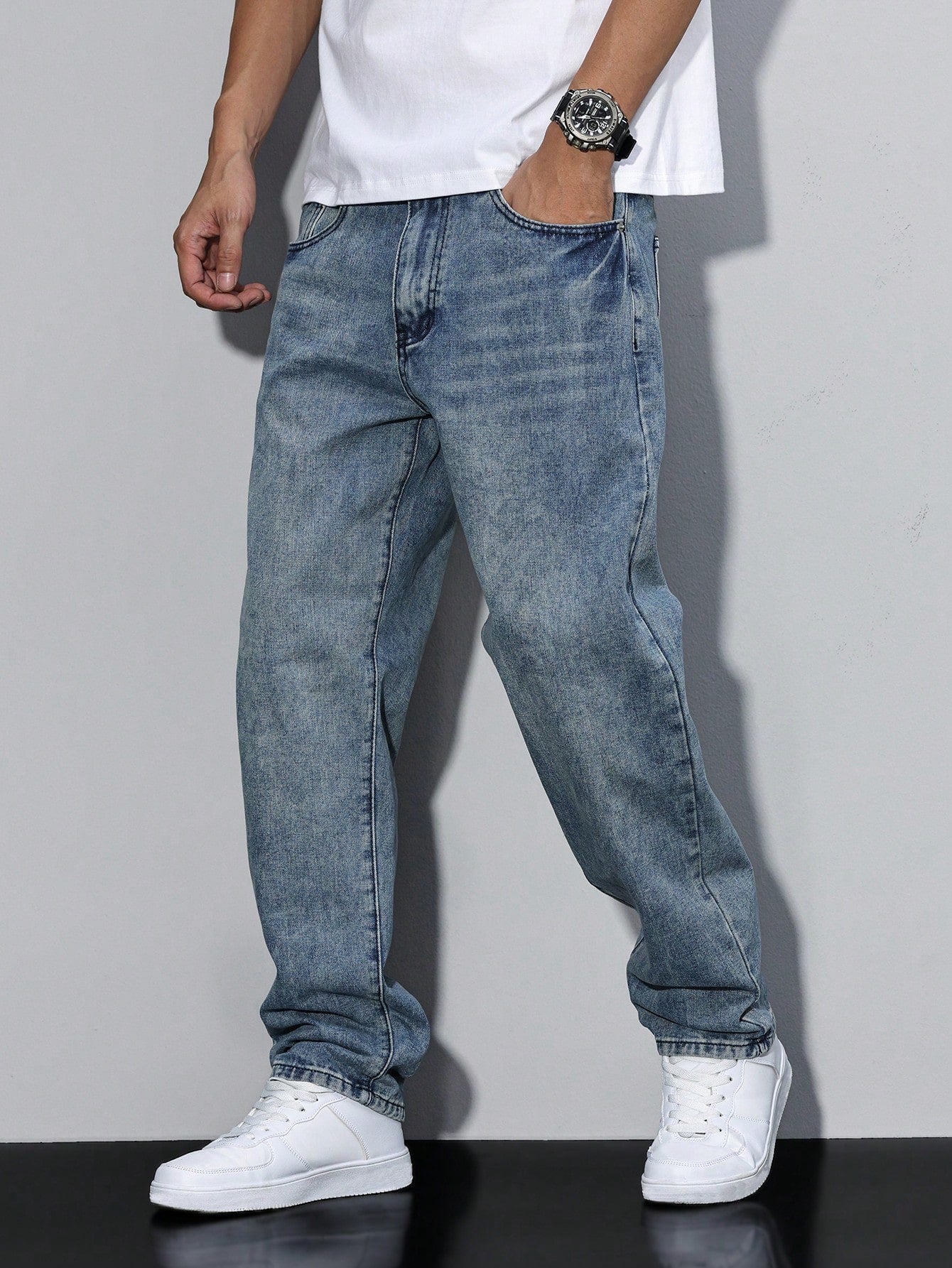 Herrejeans med lige ben og ensfarvet denimudtryk
