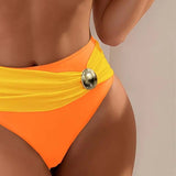 Bikini med gulddetaljer – Høj talje og elegant stil