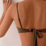 Bikini med gulddetaljer – Høj talje og elegant stil