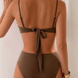 Bikini med gulddetaljer – Høj talje og elegant stil