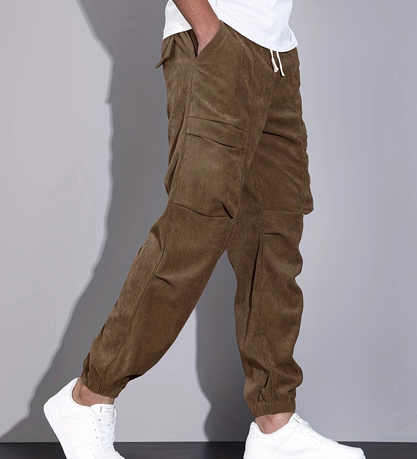 Pantalon cargo homme à texture côtelée, coupe jogger et jambes longues