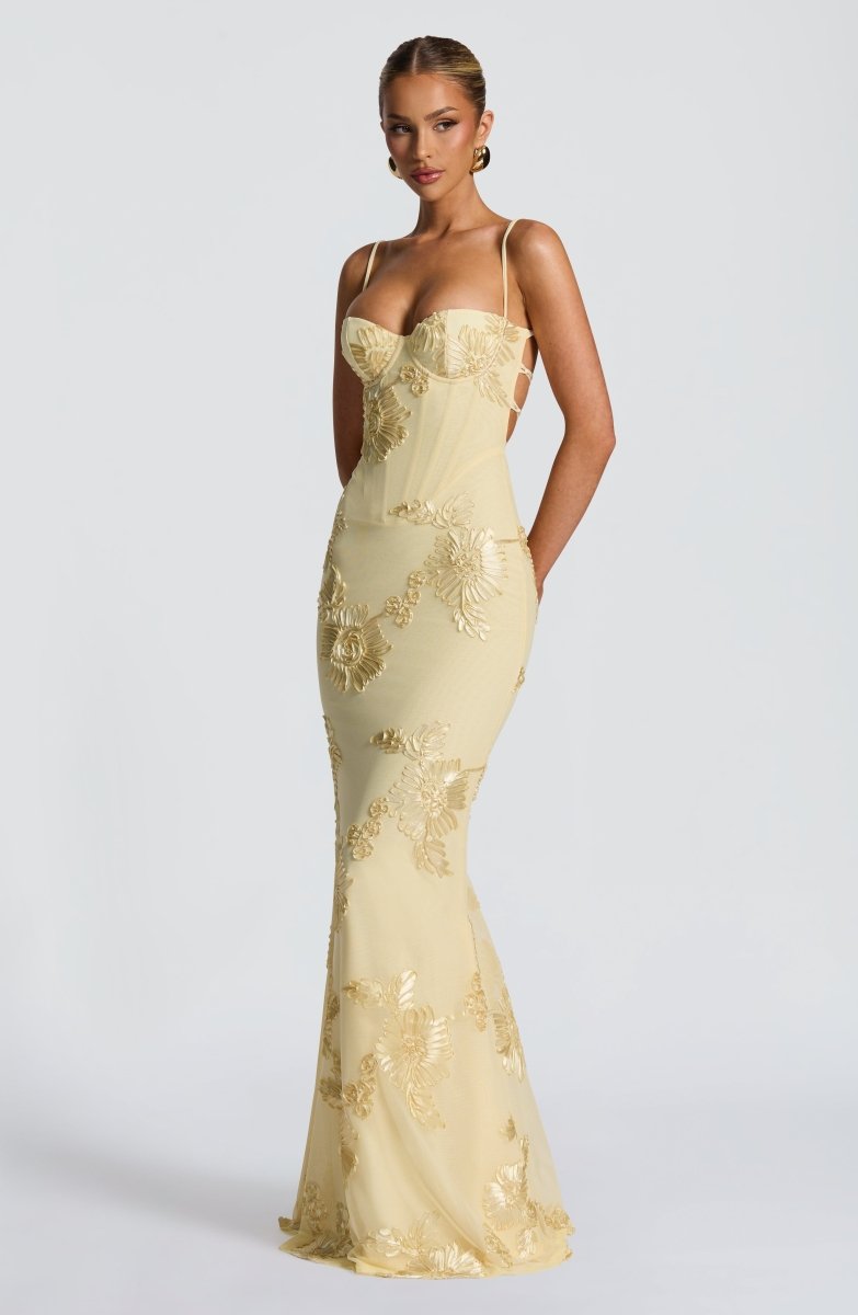 Dame Maxi Kjole – Figurbetonet Blonde Kjole Elegant Sommerkjole
