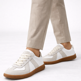 Herre sneakers med retro snit, snørebånd, rund tå og flad gummisål