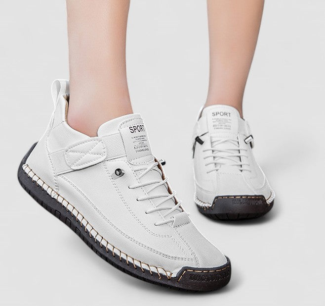 Dame sneakers med snørebånd, rund tå og flad rillet sål