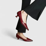 Layla Kitten Heels – Elegante Læder Kitten Heels med Udskåret Design