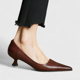 Layla Kitten Heels – Elegante Læder Kitten Heels med Udskåret Design