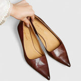 Layla Kitten Heels – Elegante Læder Kitten Heels med Udskåret Design