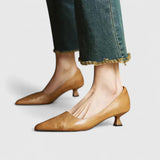 Layla Kitten Heels – Elegante Læder Kitten Heels med Udskåret Design