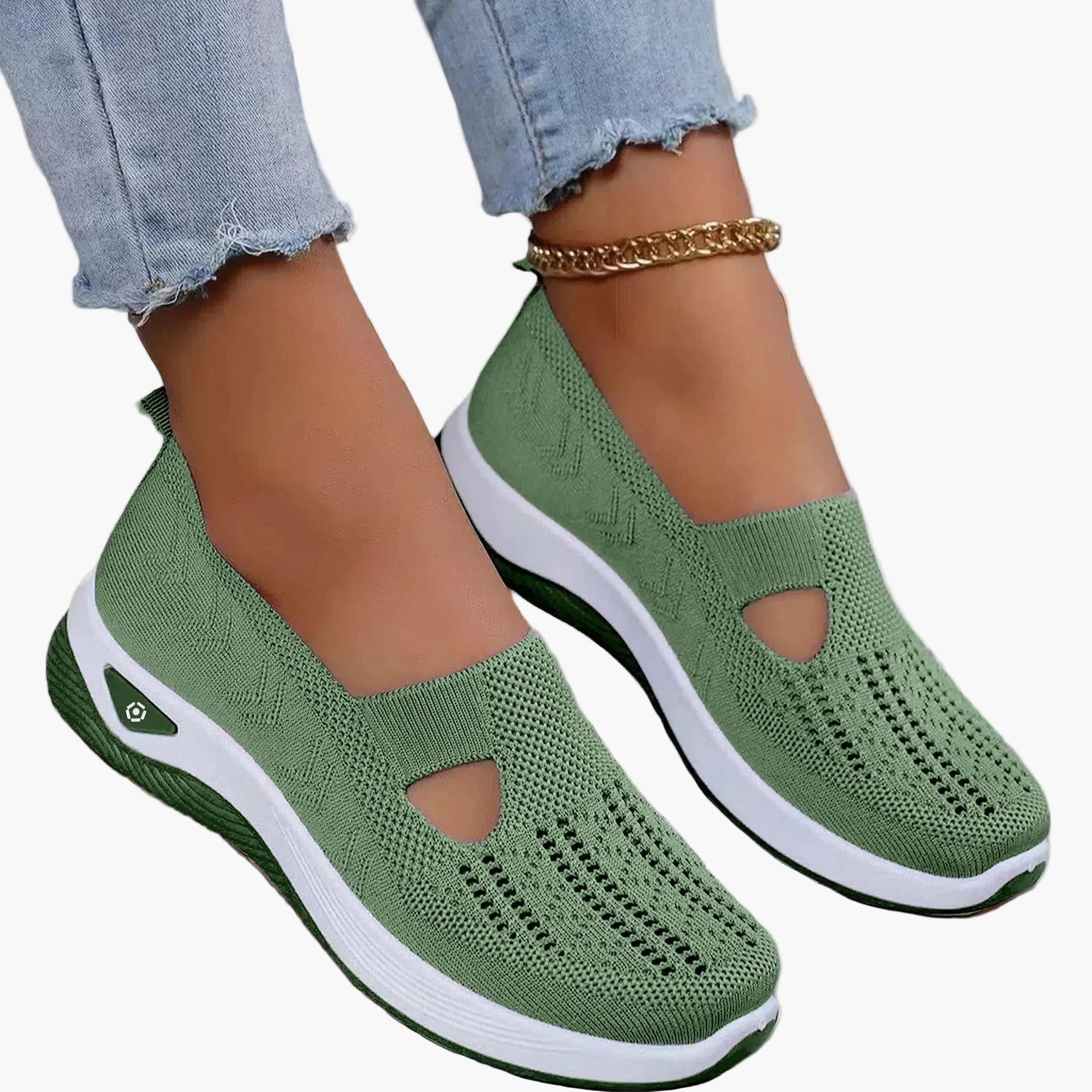 Damesneakers med strikket overdel, udskæring og hvid sål