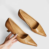 Layla Kitten Heels – Elegante Læder Kitten Heels med Udskåret Design
