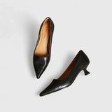 Layla Kitten Heels – Elegante Læder Kitten Heels med Udskåret Design
