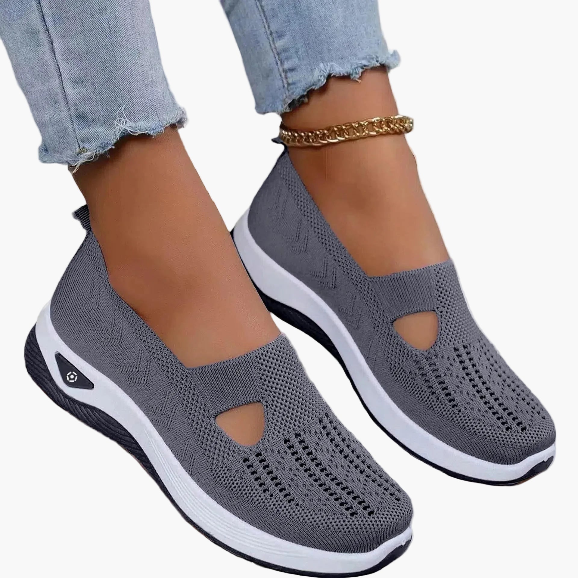 Damesneakers med strikket overdel, udskæring og hvid sål