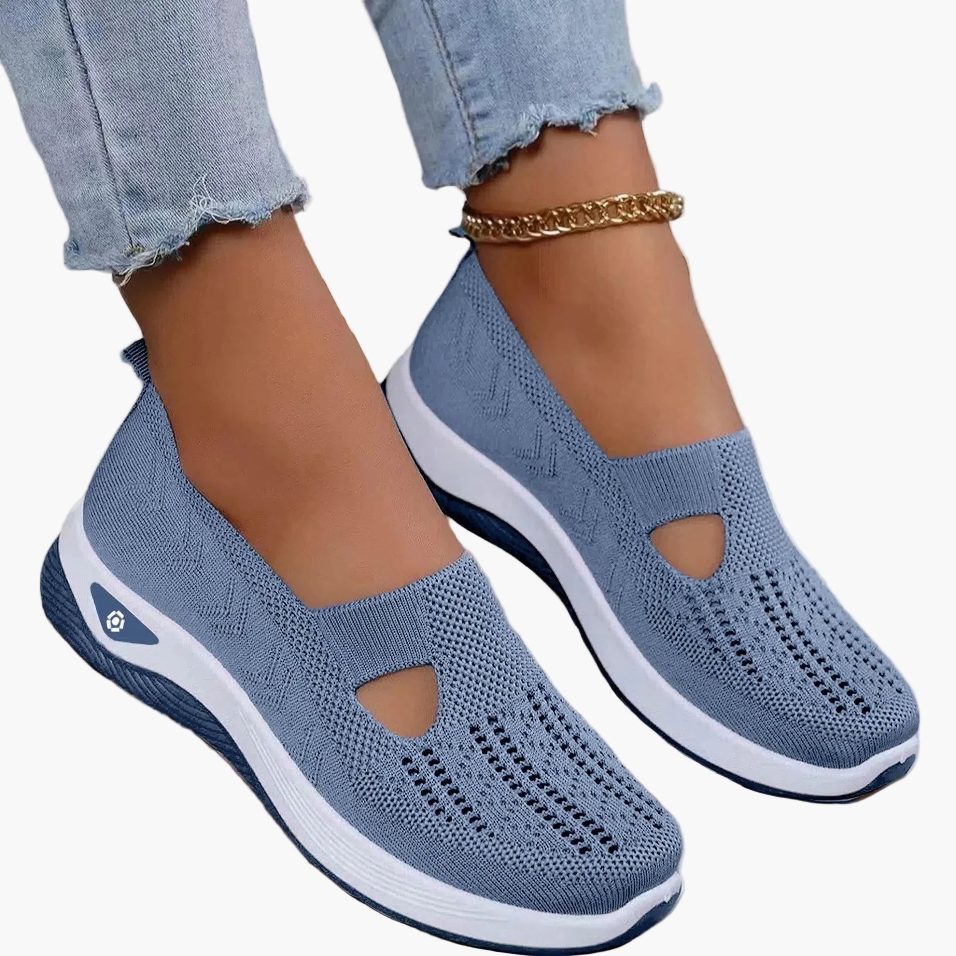 Damesneakers med strikket overdel, udskæring og hvid sål