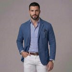 Herreblazer med reverskrave, knapper, brystlomme og forlommer