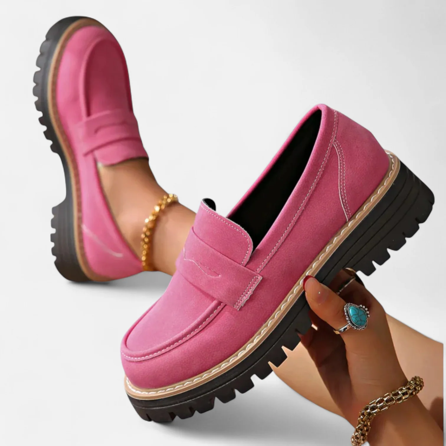 Dame penny loafers med firkantet tå, rem og kraftig rillet sål