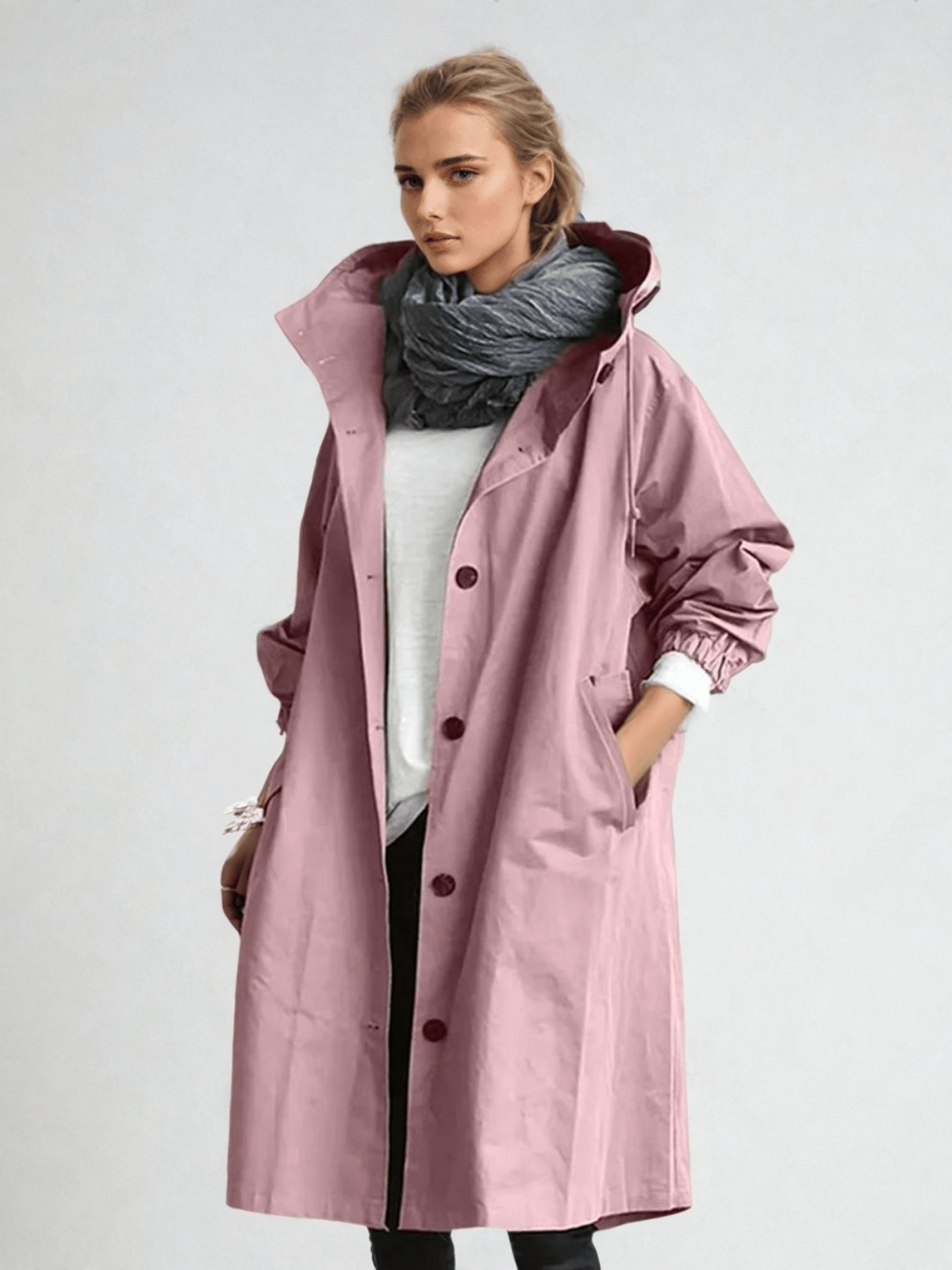 Dame trenchcoat med hætte, knapper og store forlommer