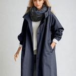 Dame trenchcoat med hætte, knapper og store forlommer