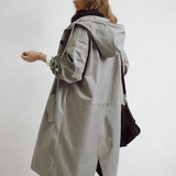 Dame trenchcoat med hætte, knapper og store forlommer