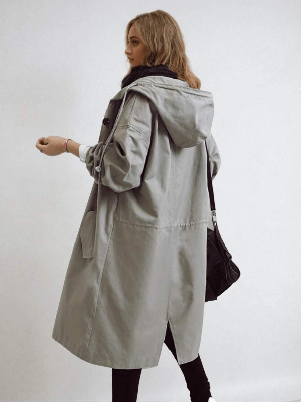 Dame trenchcoat med hætte, knapper og store forlommer