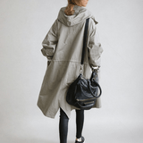 Dame trenchcoat med hætte, knapper og store forlommer