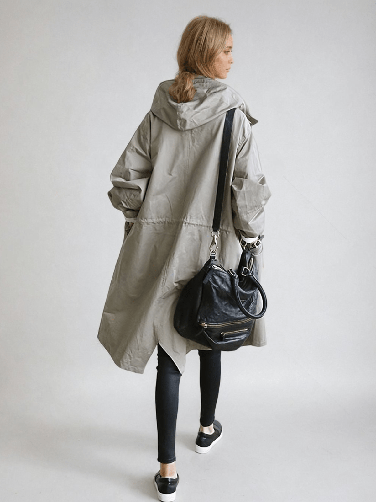 Dame trenchcoat med hætte, knapper og store forlommer