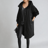 Dame trenchcoat med hætte, knapper og store forlommer