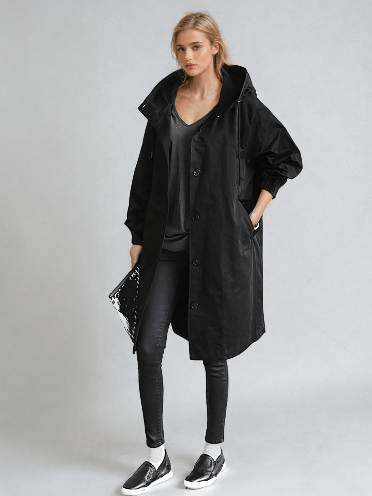 Dame trenchcoat med hætte, knapper og store forlommer