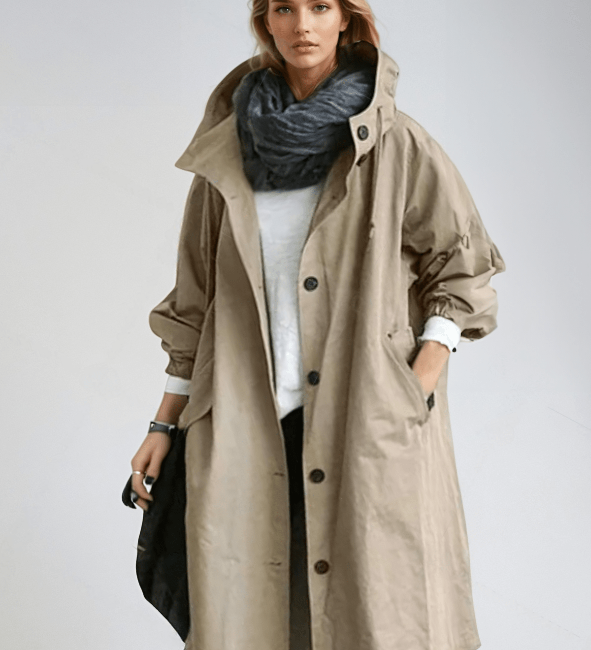 Dame trenchcoat med hætte, knapper og store forlommer