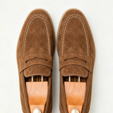 Herreloafers med dekorativ rem og rund tå