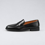 Sorte herre loafers med lav hæl og klassisk remdetalje