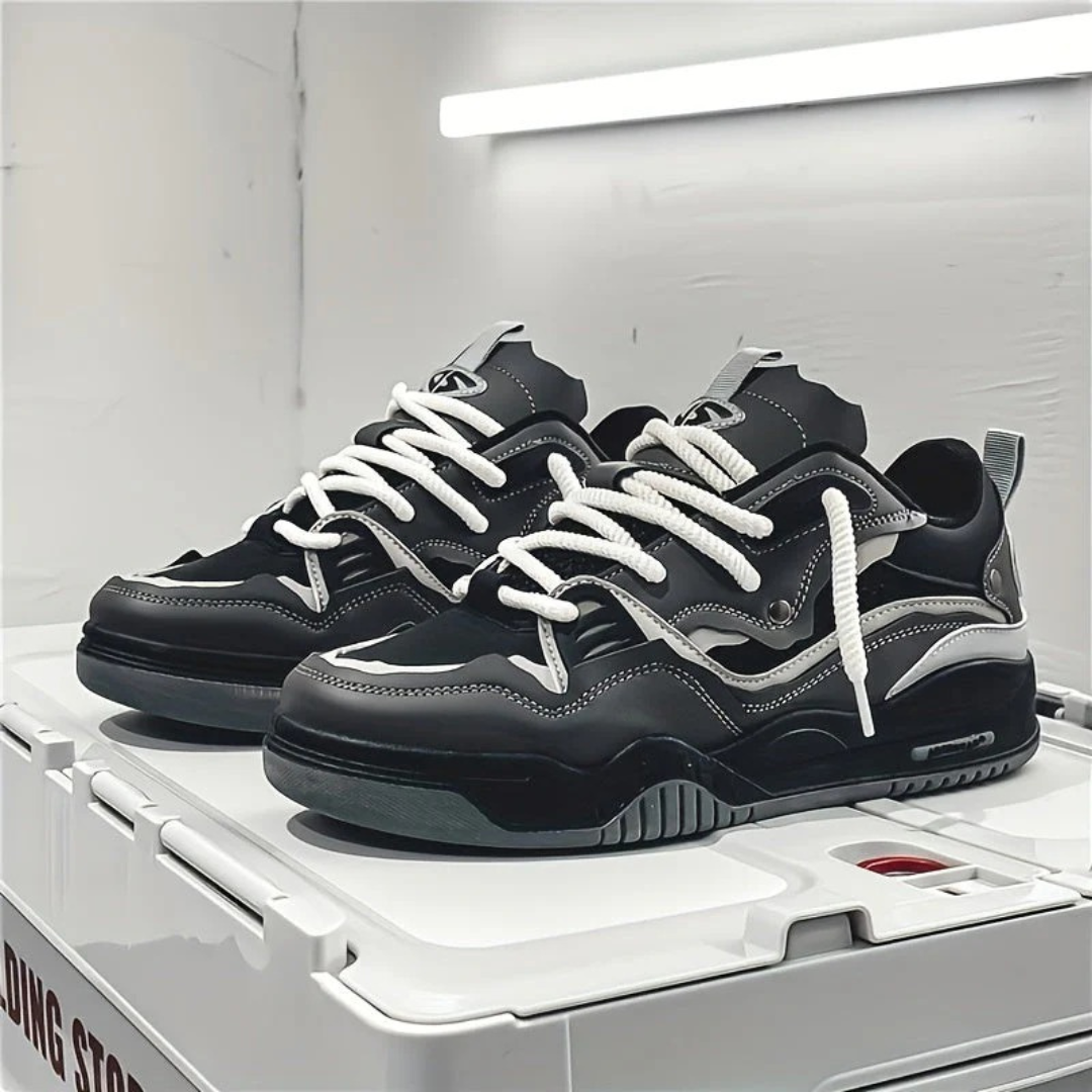 Herre sneakers med snørebånd, paneldesign og kraftig sål