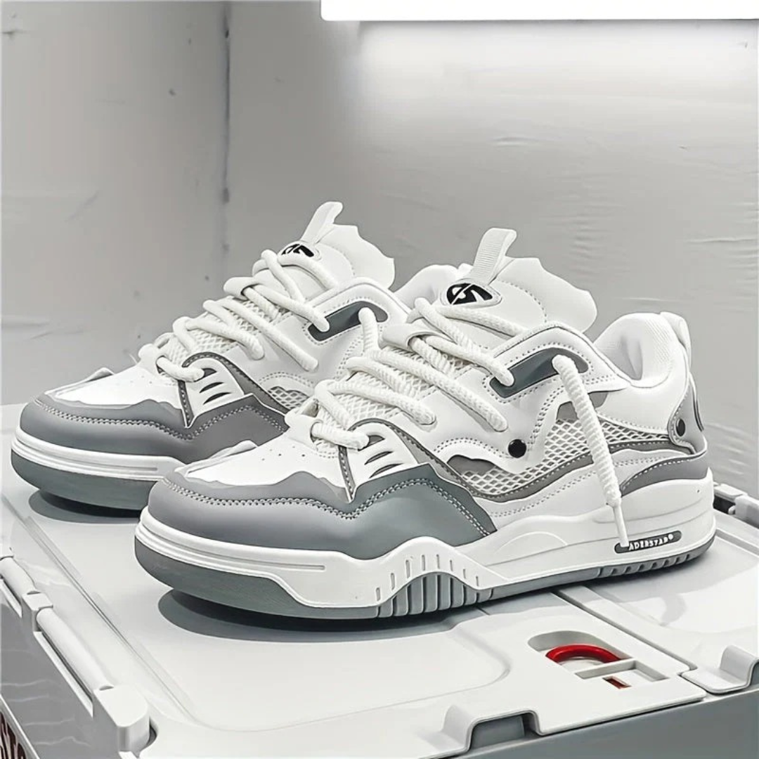 Herre sneakers med snørebånd, paneldesign og kraftig sål