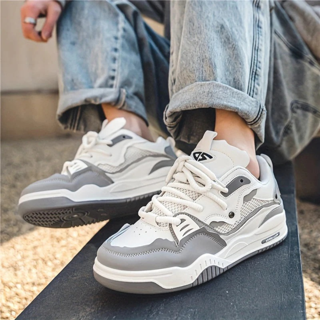 Herre sneakers med snørebånd, paneldesign og kraftig sål