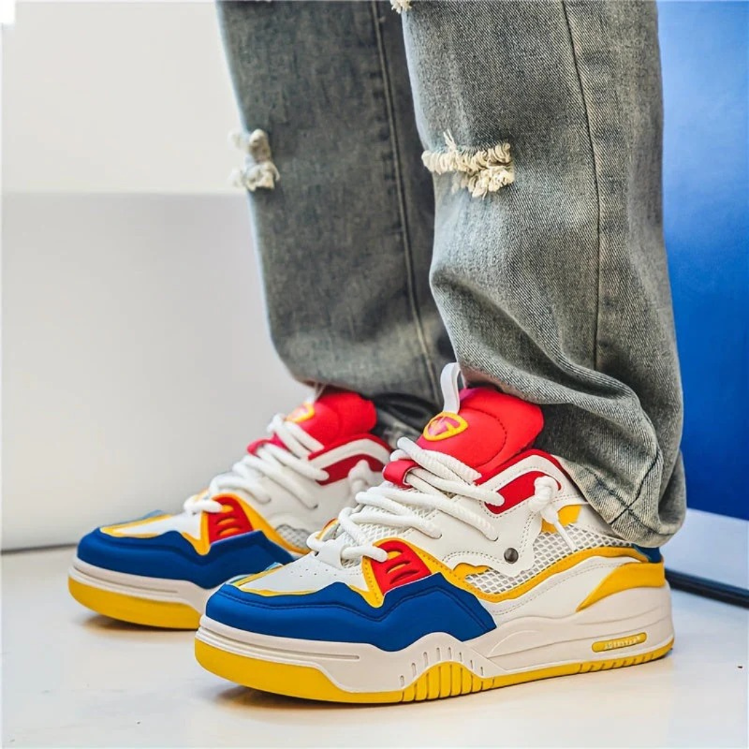 Herre sneakers med snørebånd, paneldesign og kraftig sål