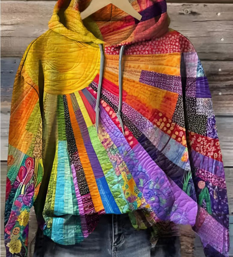 Damehættetrøje med farverigt patchwork, hætte og lange ærmer