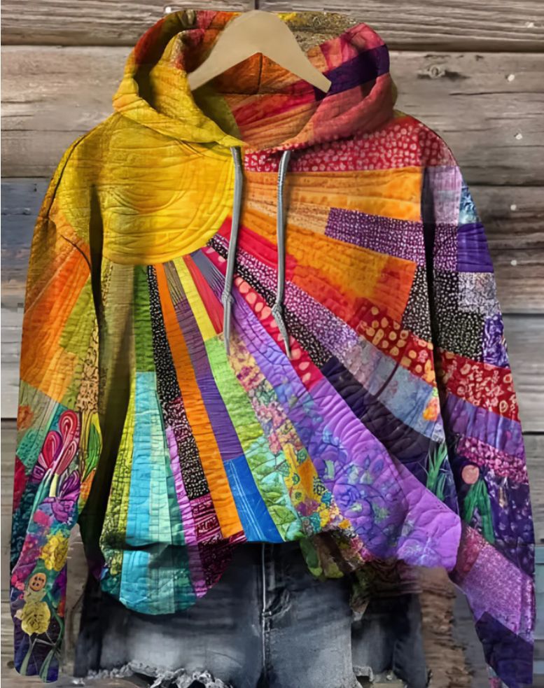 Damehættetrøje med farverigt patchwork, hætte og lange ærmer