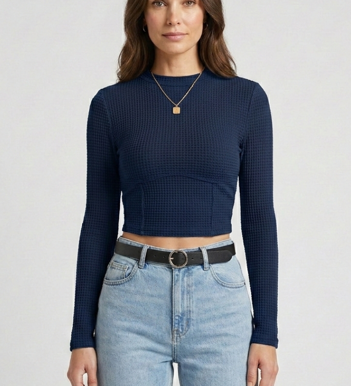 Valeen | Trendy Fitted Crop Top med Lange Ærmer og Høj Rund Udringning