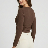 Valeen | Trendy Fitted Crop Top med Lange Ærmer og Høj Rund Udringning