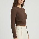 Valeen | Trendy Fitted Crop Top med Lange Ærmer og Høj Rund Udringning